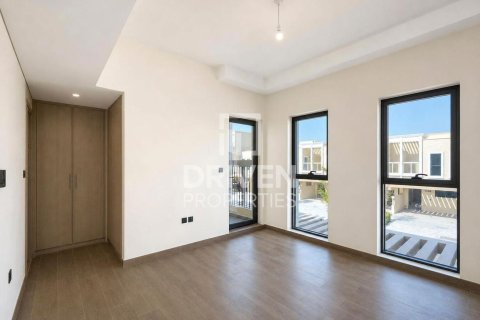 Townhouse in Damac Lagoons, Dubai 4 bedrooms, 144 sq.m. № 142702 - photo 12