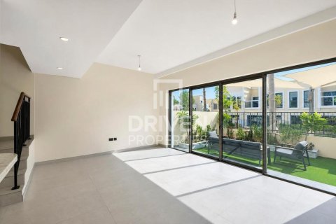 Townhouse in Damac Lagoons, Dubai 4 bedrooms, 144 sq.m. № 142702 - photo 2
