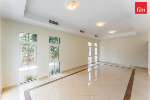 Villa à Dubai, 5 chambres, 656.9 m², № 139139