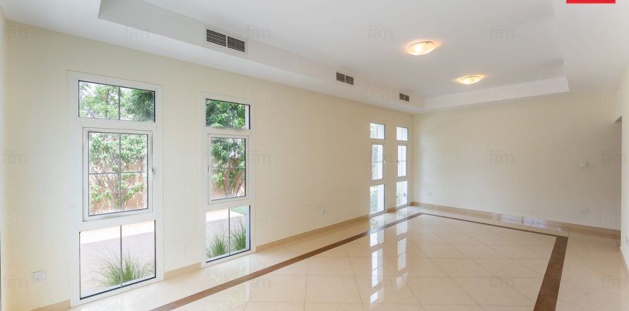 Villa à Dubai, 5 chambres, 656.9 m², № 139139