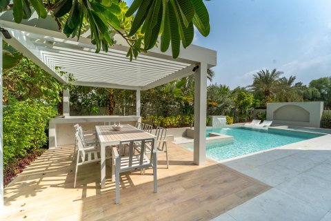 Villa in Dubai 5 bedrooms, 396 sq.m. № 137841 - photo 22