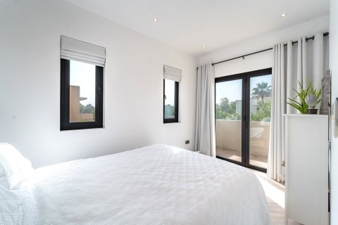 Villa in Dubai 5 bedrooms, 396 sq.m. № 137841 - photo 14