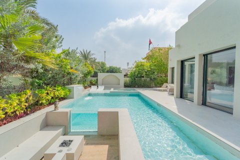 Villa in Dubai 5 bedrooms, 396 sq.m. № 137841 - photo 24