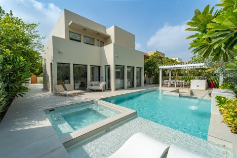 Villa in Dubai 5 bedrooms, 396 sq.m. № 137841 - photo 20