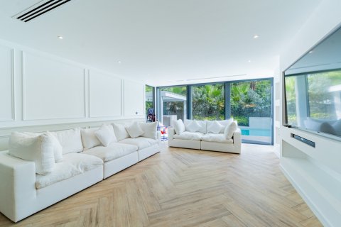 Villa in Dubai 5 bedrooms, 396 sq.m. № 137841 - photo 2
