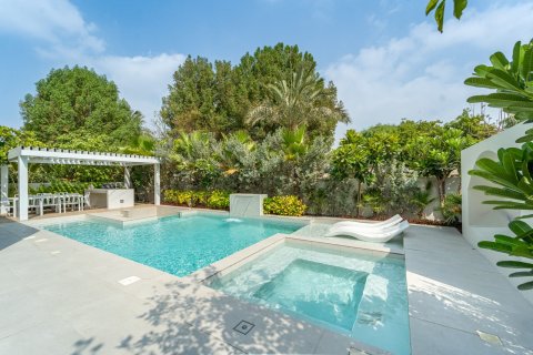 Villa en Dubai, 5 dormitorios, 396 m², № 137841