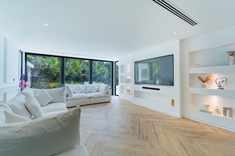Villa in Dubai 5 bedrooms, 396 sq.m. № 137841 - photo 3