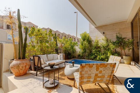 Villa in Jumeirah Village Circle, Dubai 4 bedrooms, 353 sq.m. № 74841 - photo 2