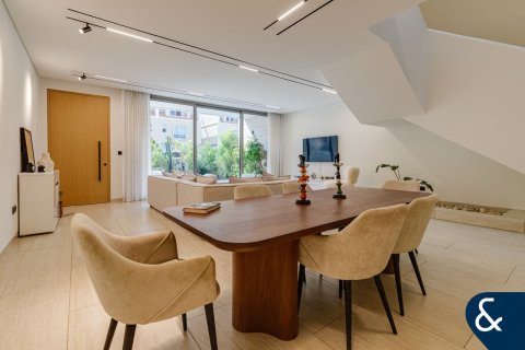 Villa in Jumeirah Village Circle, Dubai 4 bedrooms, 353 sq.m. № 74841 - photo 5