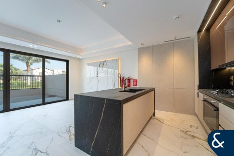 Townhouse in Jumeirah Golf Estates, Dubai 3 bedrooms, 195 sq.m. № 74843 - photo 4