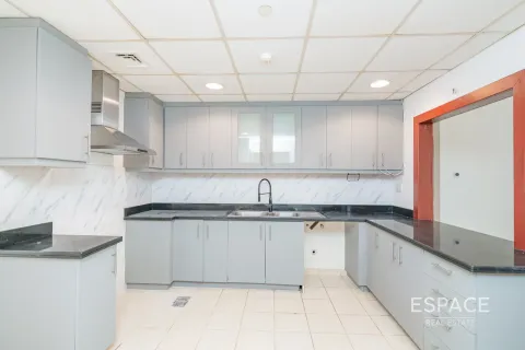 Снять в аренду квартиру в Джумейра Бич Резиденс, Дубай: 3 спальни, 178м², № 71377 - фото 7