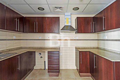 Apartment in Jumeirah Lake Towers, Dubai 2 bedrooms, 82 sq.m. № 56619 - photo 9
