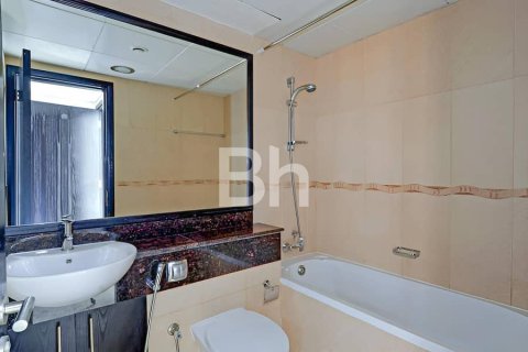 Apartment in Jumeirah Lake Towers, Dubai 2 bedrooms, 82 sq.m. № 56619 - photo 7