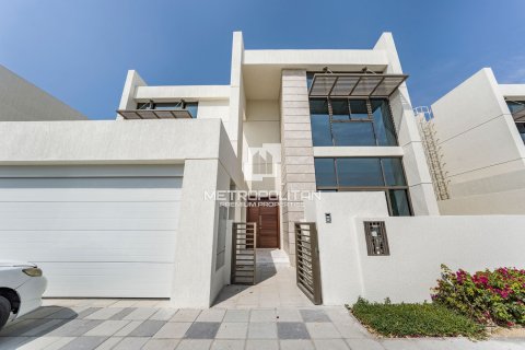 Villa à District One, Mohammed Bin Rashid City, Dubai, 4 chambres, 470 m², № 72765 - photo 1
