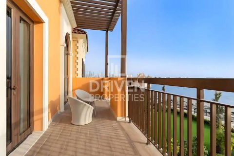 Villa in Jumeirah, Dubai 5 bedrooms, 791.53 sq.m. № 138433 - photo 28