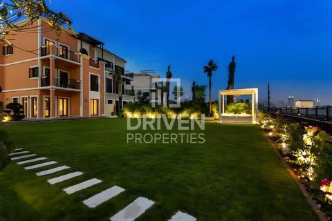 Villa in Jumeirah, Dubai 5 bedrooms, 791.53 sq.m. № 138433