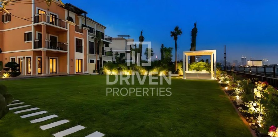 Villa in Jumeirah, Dubai 5 bedrooms, 791.53 sq.m. № 138433