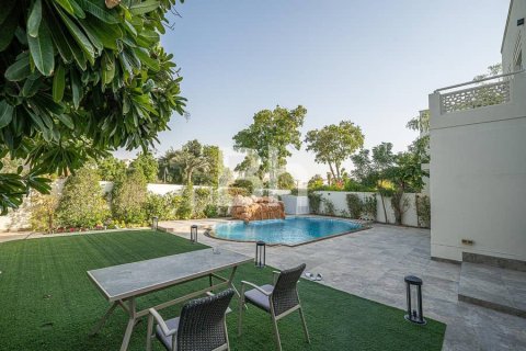 Villa in Dubai 4 bedrooms, 558 sq.m. № 22041 - photo 5