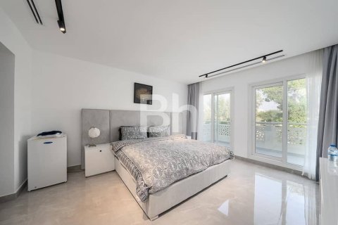 Villa in Dubai 4 bedrooms, 558 sq.m. № 22041 - photo 12