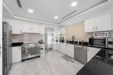 Villa in Dubai 4 bedrooms, 558 sq.m. № 22041 - photo 7