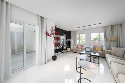 Villa in Dubai 4 bedrooms, 558 sq.m. № 22041 - photo 8