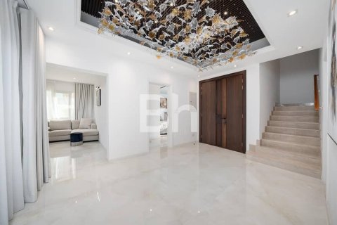 Villa in Dubai 4 bedrooms, 558 sq.m. № 22041 - photo 17