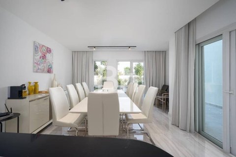 Villa in Dubai 4 bedrooms, 558 sq.m. № 22041 - photo 6
