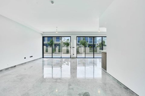 Снять в аренду виллу в Tilal Al Ghaf, Дубай: 4 спальни, 374м², № 22040 - фото 5