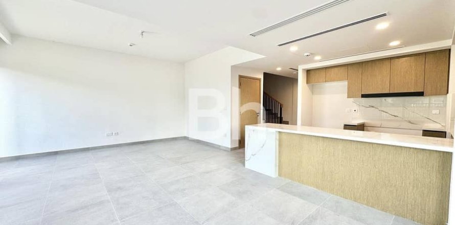 Adosado en Dubai Land, Dubai, 4 dormitorios, 254 m², № 22037