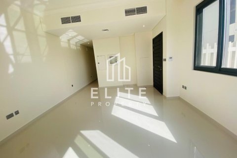 Villa en Dubai, 3 dormitorios, № 42161 - foto 12