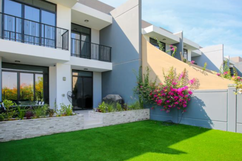 Villa in Mizin, Dubai 3 bedrooms, 240 sq.m. № 54129 - photo 3