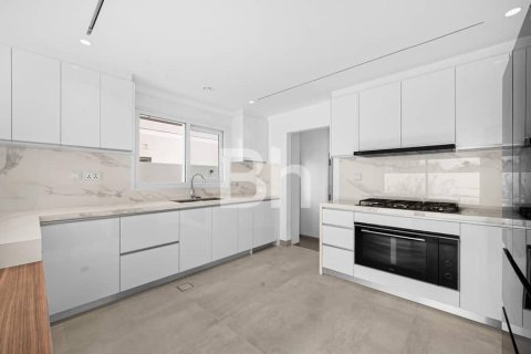 Villa en Dubai, 5 dormitorios, 549 m², № 23983 - foto 26