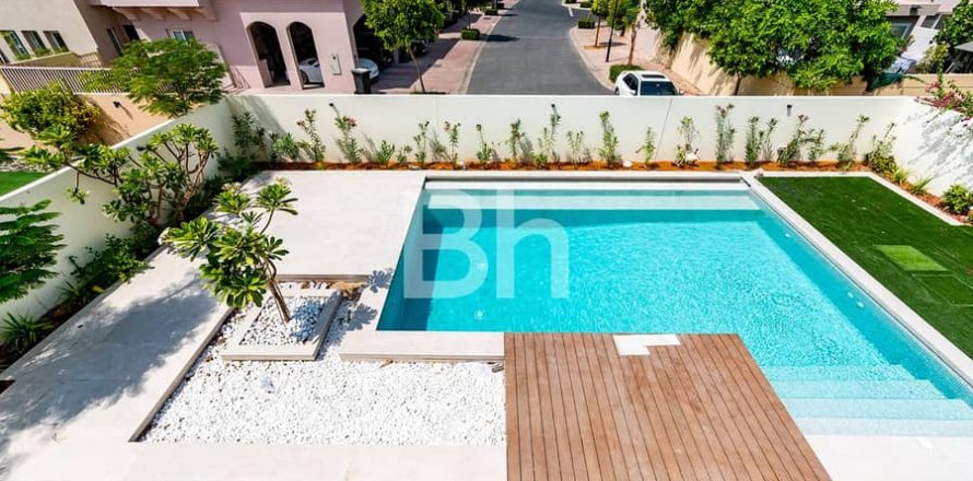 Villa en Dubai, 5 dormitorios, 549 m², № 23983