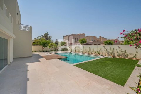 Villa en Dubai, 5 dormitorios, 549 m², № 23983 - foto 12