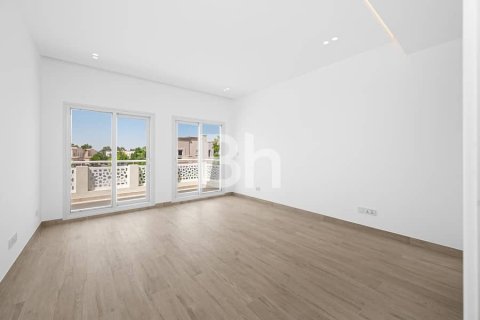 Villa en Dubai, 5 dormitorios, 549 m², № 23983 - foto 22
