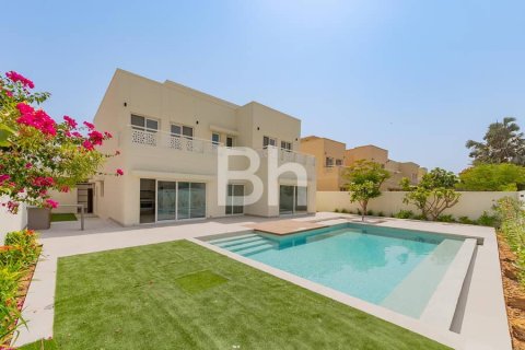 Villa en Dubai, 5 dormitorios, 549 m², № 23983 - foto 10