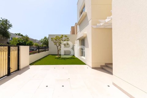 Villa en Dubai, 5 dormitorios, 549 m², № 23983 - foto 7
