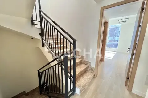 Купить таунхаус в Дубай Инвестмент Парке, Дубай: 4 спальни, 87м², № 104797 - фото 5