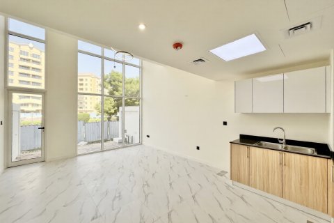 Купить таунхаус в Дубай Инвестмент Парке, Дубай: 4 спальни, 87м², № 104797 - фото 8