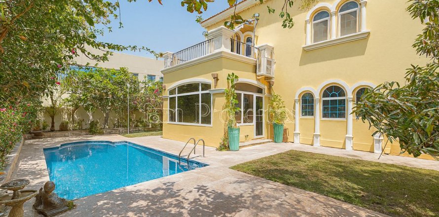 Villa in Dubai 3 bedrooms, 547.1 sq.m. № 48921
