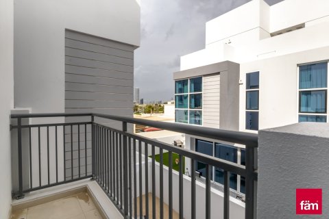 Townhouse in Dubai Sports City, Dubai 4 bedrooms, 173.6 sq.m. № 48911 - photo 4