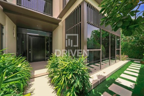 Villa in Golf Place, Dubai Hills Estate, Dubai 4 bedrooms, 698.35 sq.m. № 126541 - photo 2