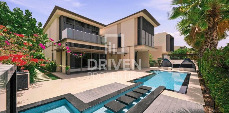 Villa in Golf Place, Dubai Hills Estate, Dubai 4 bedrooms, 698.35 sq.m. № 126541