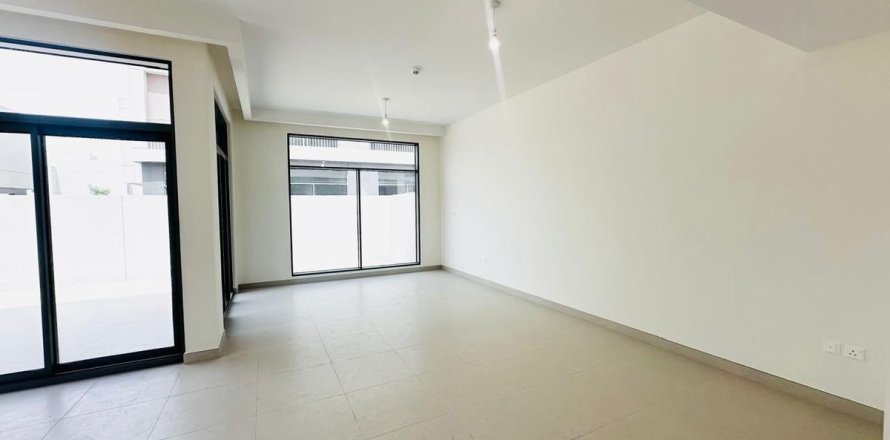 Villa in Dubai 4 bedrooms, 601.6 sq.m. № 50057