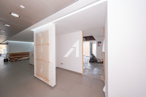 Снять в аренду офис в Sheikh Zayed Road, Дубай: 592м², № 101451 - фото 11