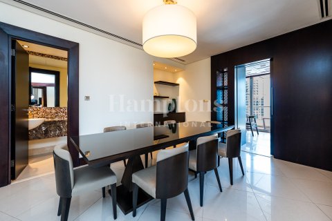 Apartment in Downtown Dubai (Downtown Burj Dubai), Dubai 2 bedrooms, 171.68009885 sq.m. № 63298 - photo 3