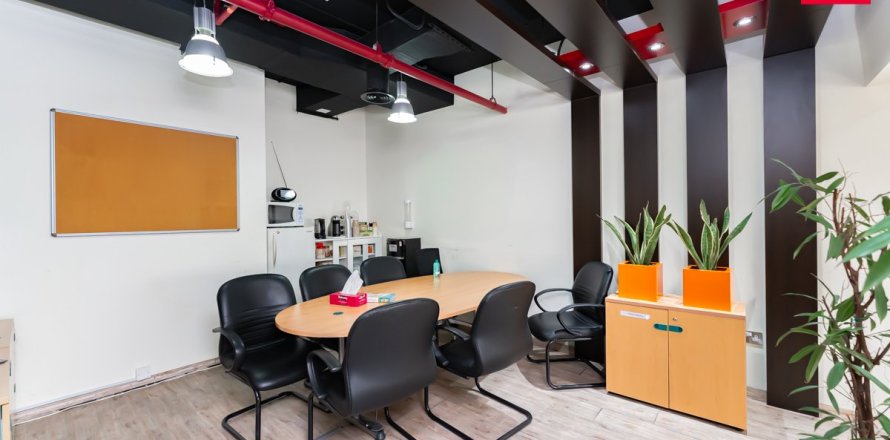 Oficina en Dubai, 163.7 m², № 10512