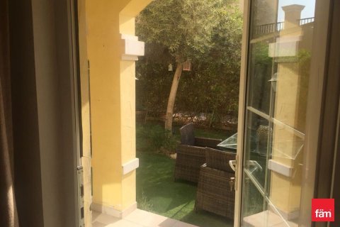 Снять в аренду виллу в Дубае: 2 спальни, 169.5м², № 77752 - фото 6