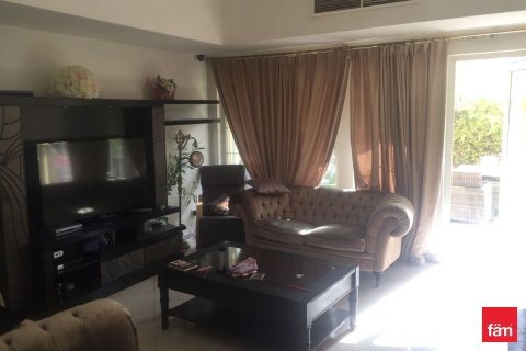 Снять в аренду виллу в Дубае: 2 спальни, 169.5м², № 77752 - фото 3