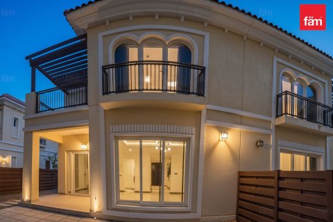 Villa en Dubai, 3 dormitorios, 313.2 m², № 77755 - foto 1